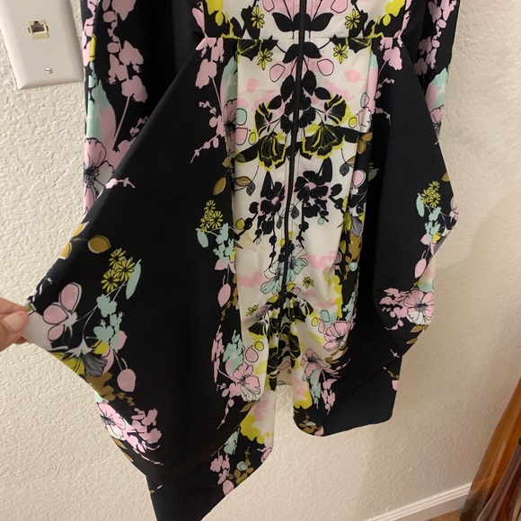 City Chic Floral Dress - Picture 5 of 9